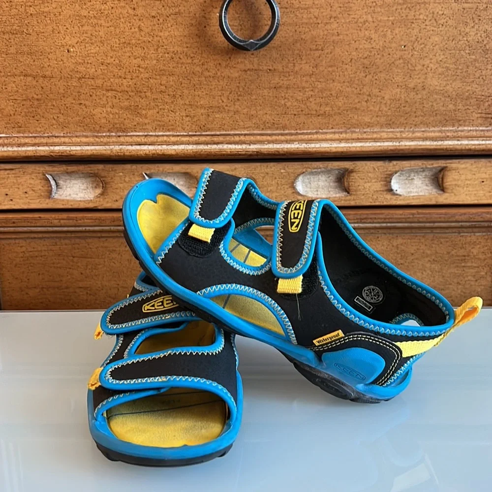 Keen Blue Black Knotch Creek Open Toe Water Shoes Sandals Boys 13 EUC